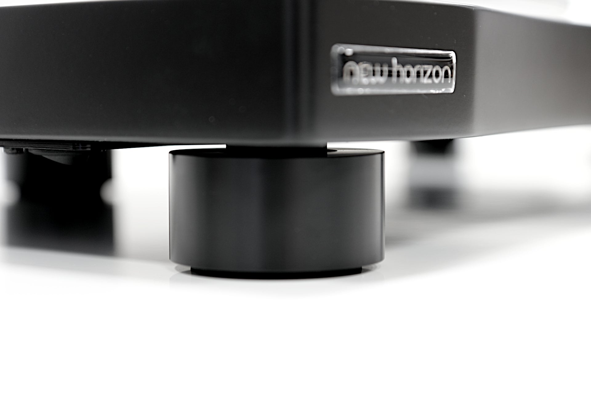 New Horizon 301i Ceramic Turntable