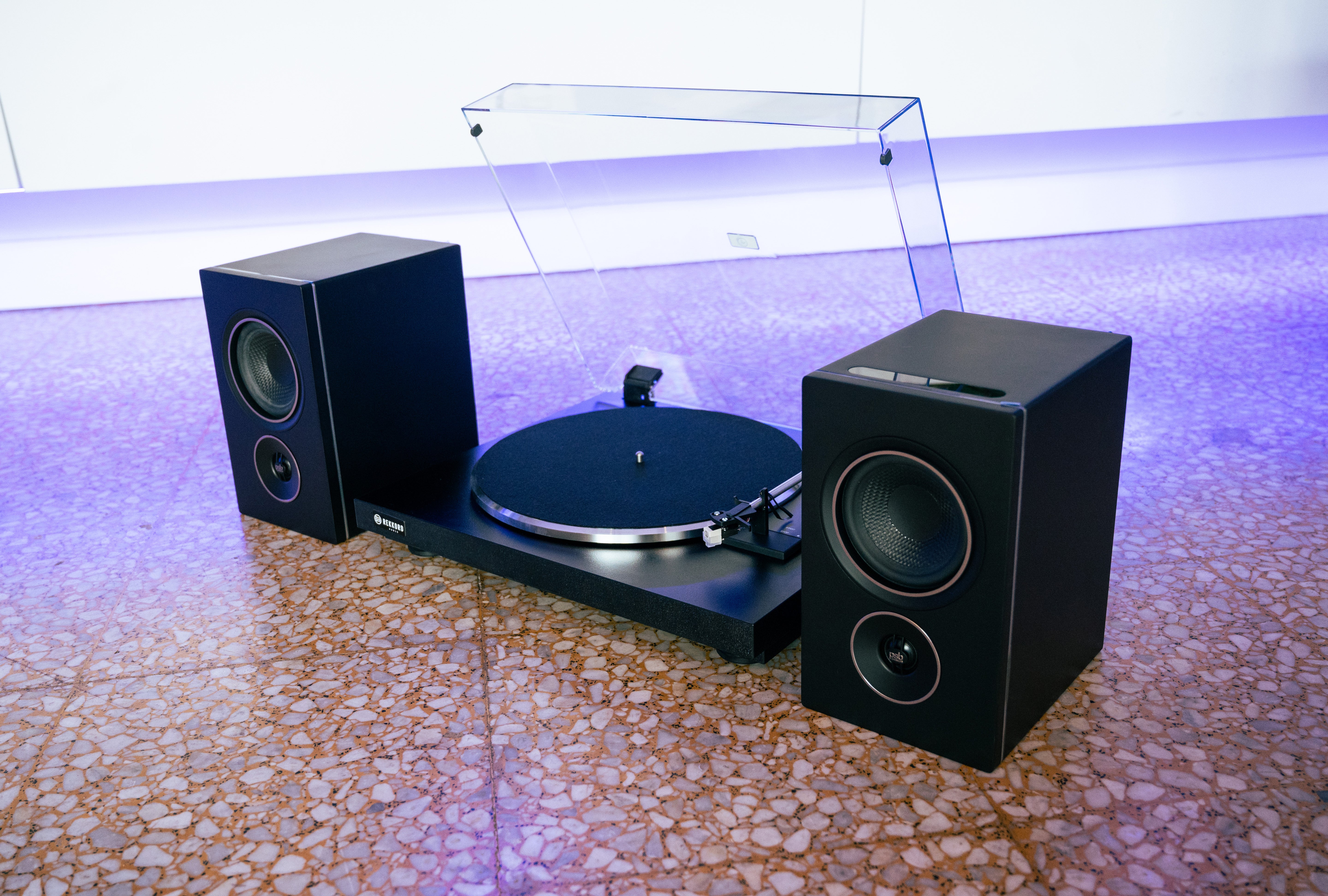 REKKORD F100 Automatic Turntable + PSB Alpha IQ Speakers Bundle