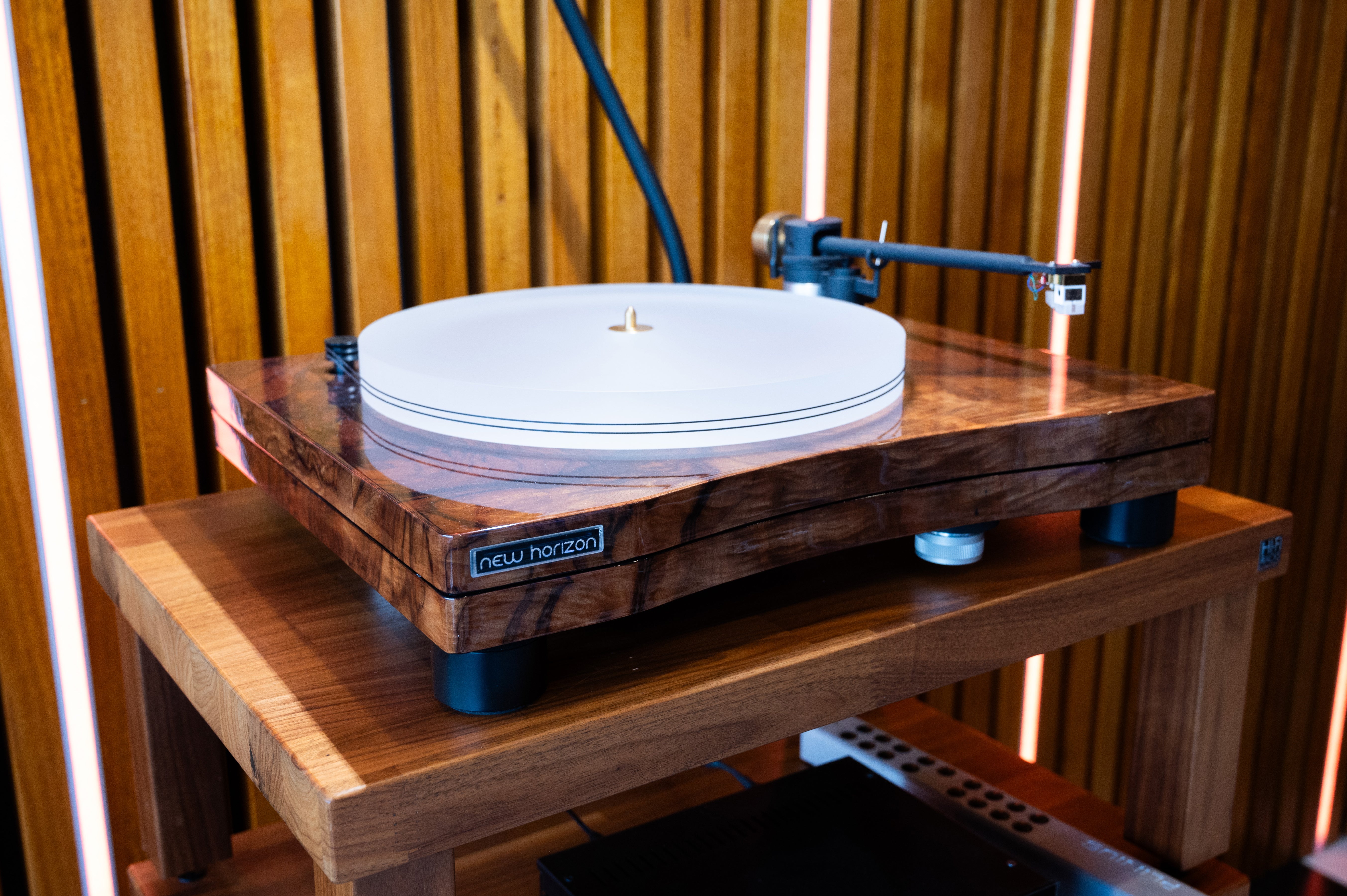 New Horizon GDS IIi Turntable (EX-Display)