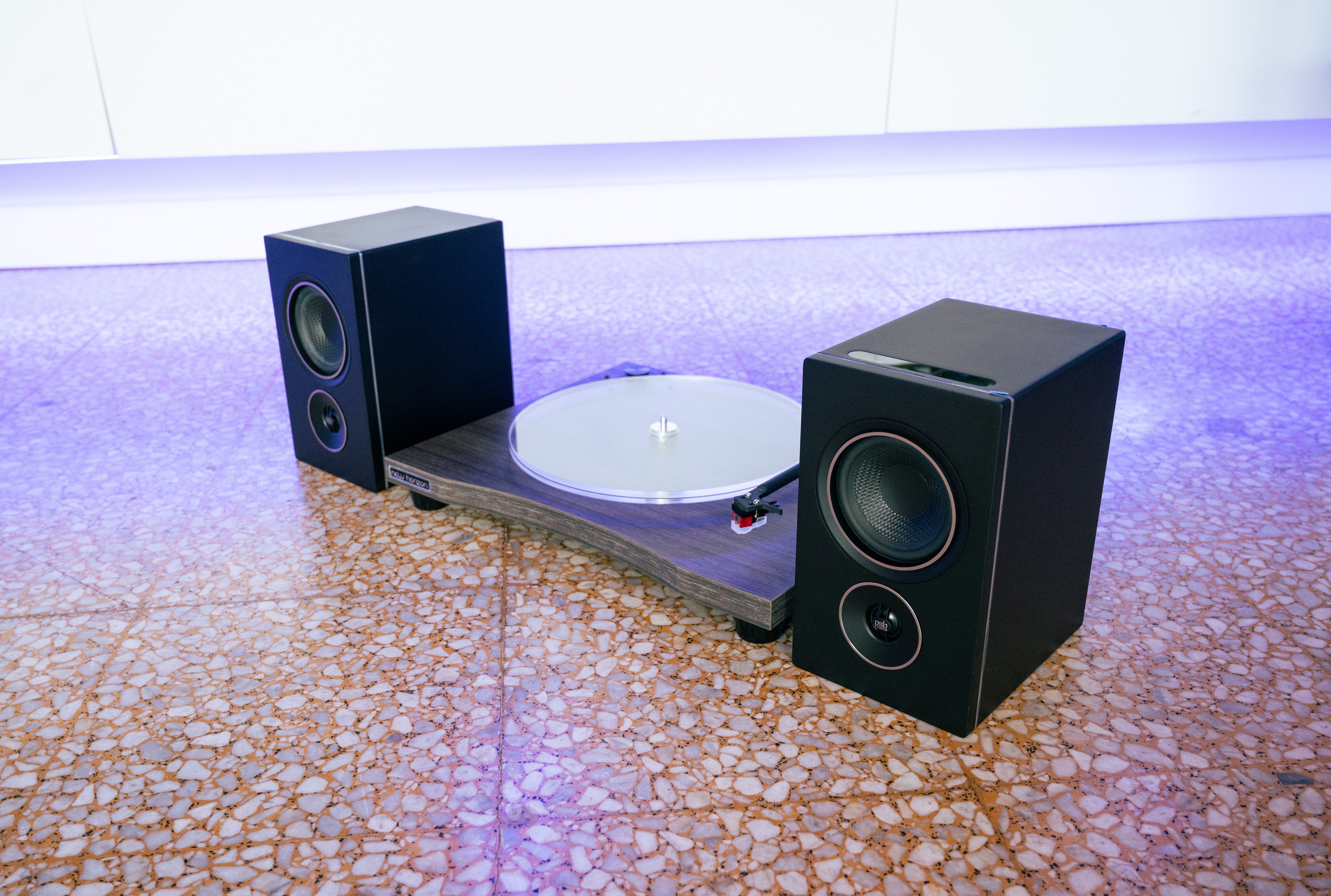 New Horizon 129i Turntable + PSB Alpha IQ Speakers Bundle