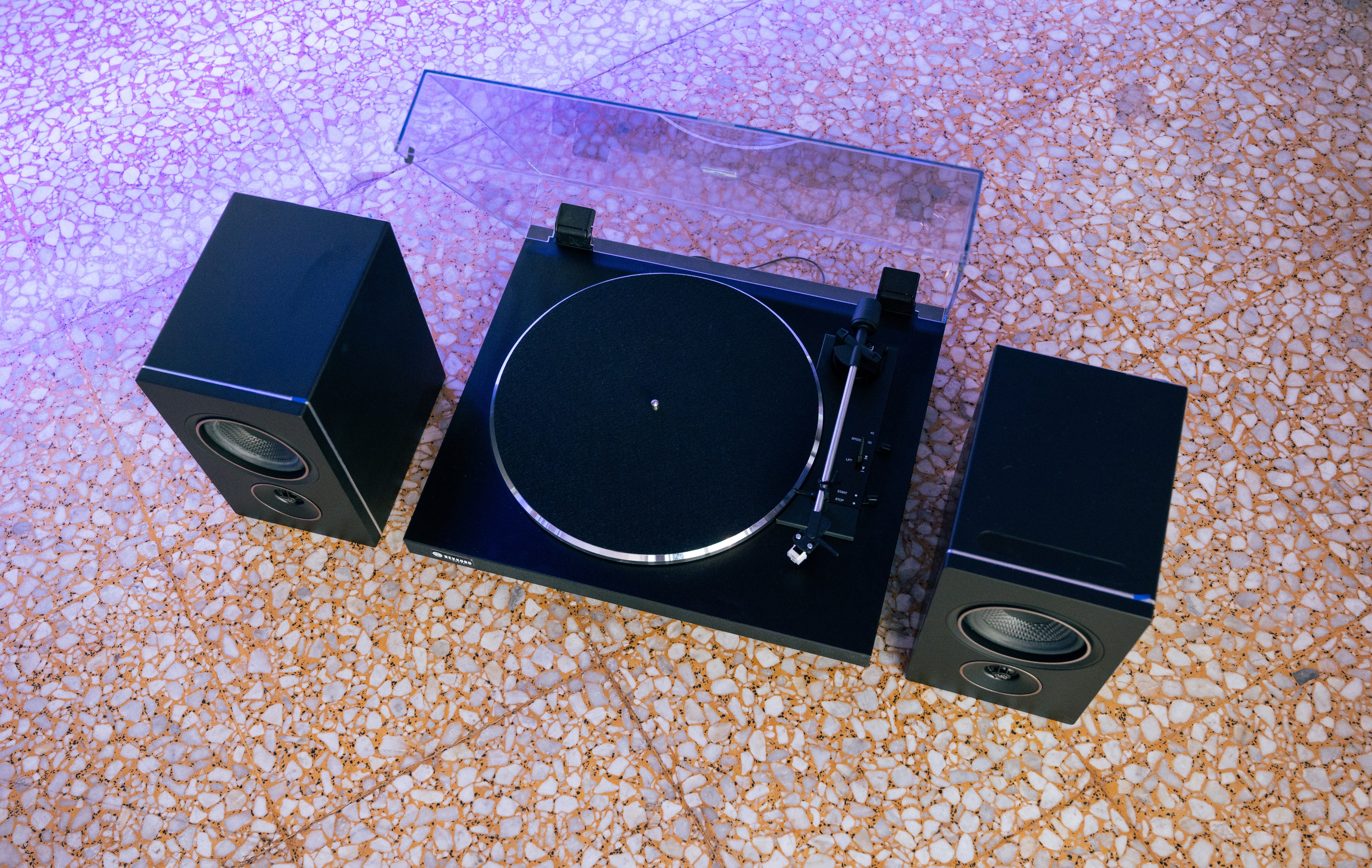 REKKORD F100 Automatic Turntable + PSB Alpha IQ Speakers Bundle