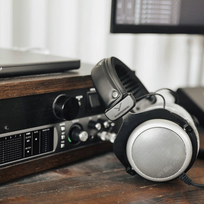 Beyerdynamic DT 880 PRO 250 Ohm Professional Monitoring Headphones